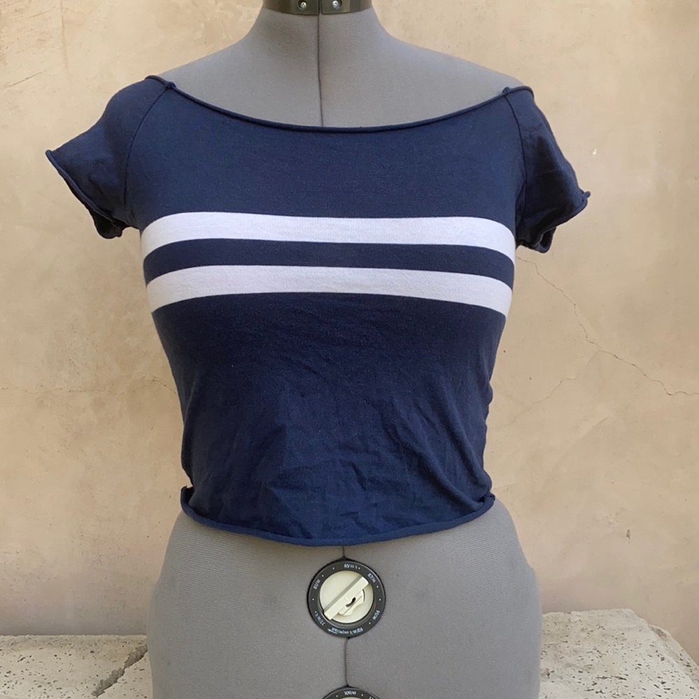 Trendy and comfortable graphic tee in perfect condition.